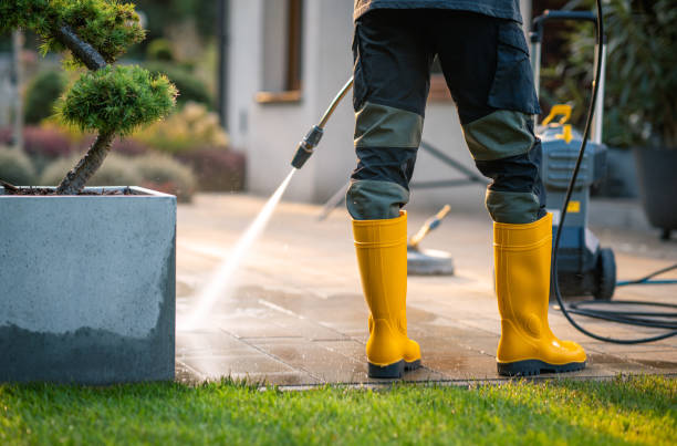 Best Commercial Pressure Washing  in Country Clu, MO